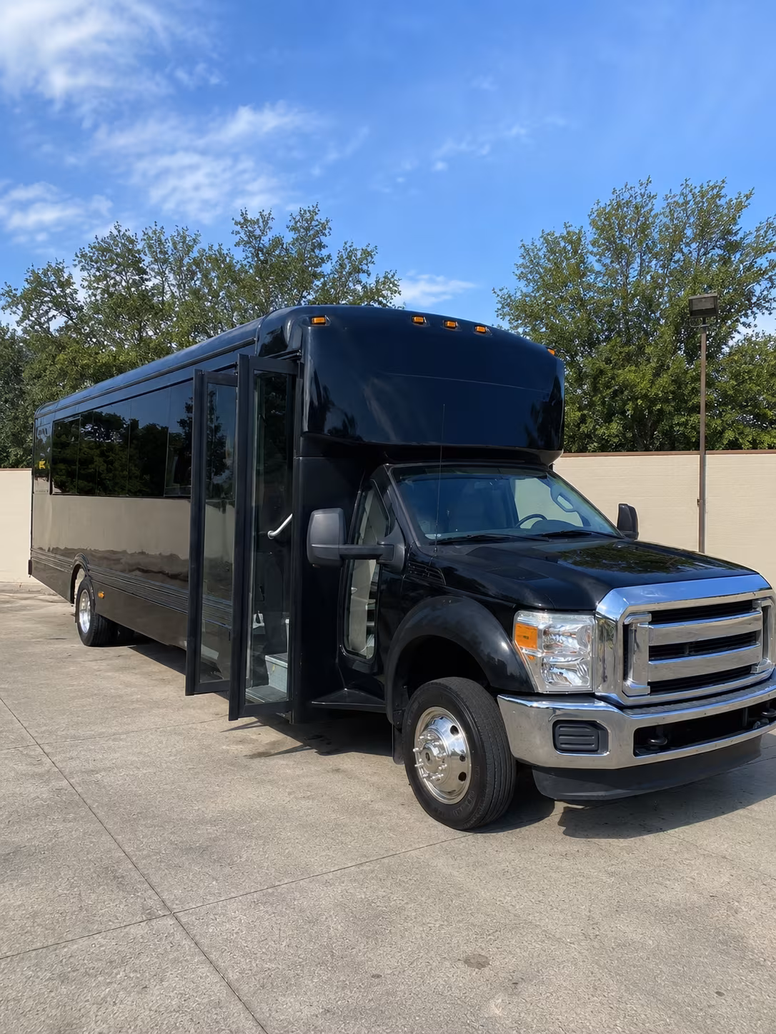 Olathe Winery Tour & Pub Crawl Transportation